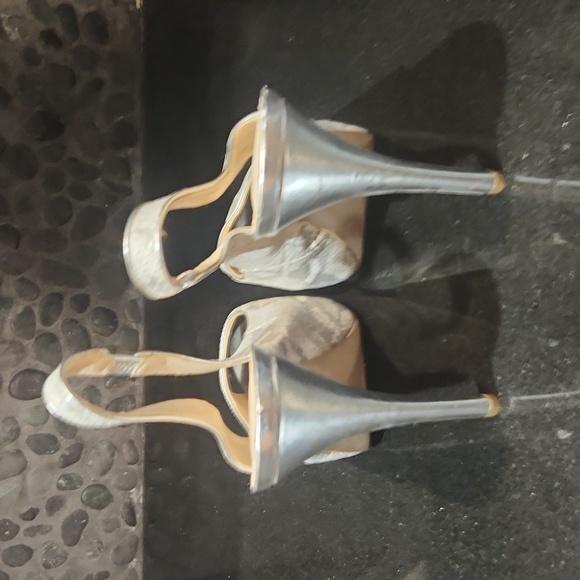 Guess Stilletos snakeskin size 11 white and silver - Picture 2 of 4